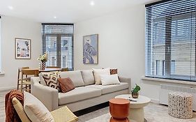 ETAGE 2 - appartement in centrum, 300m van zee én gratis parking